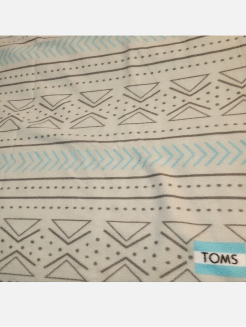 NWOT TOMS Polar Fleece Throw Blanket Gray Blue Geometric Design